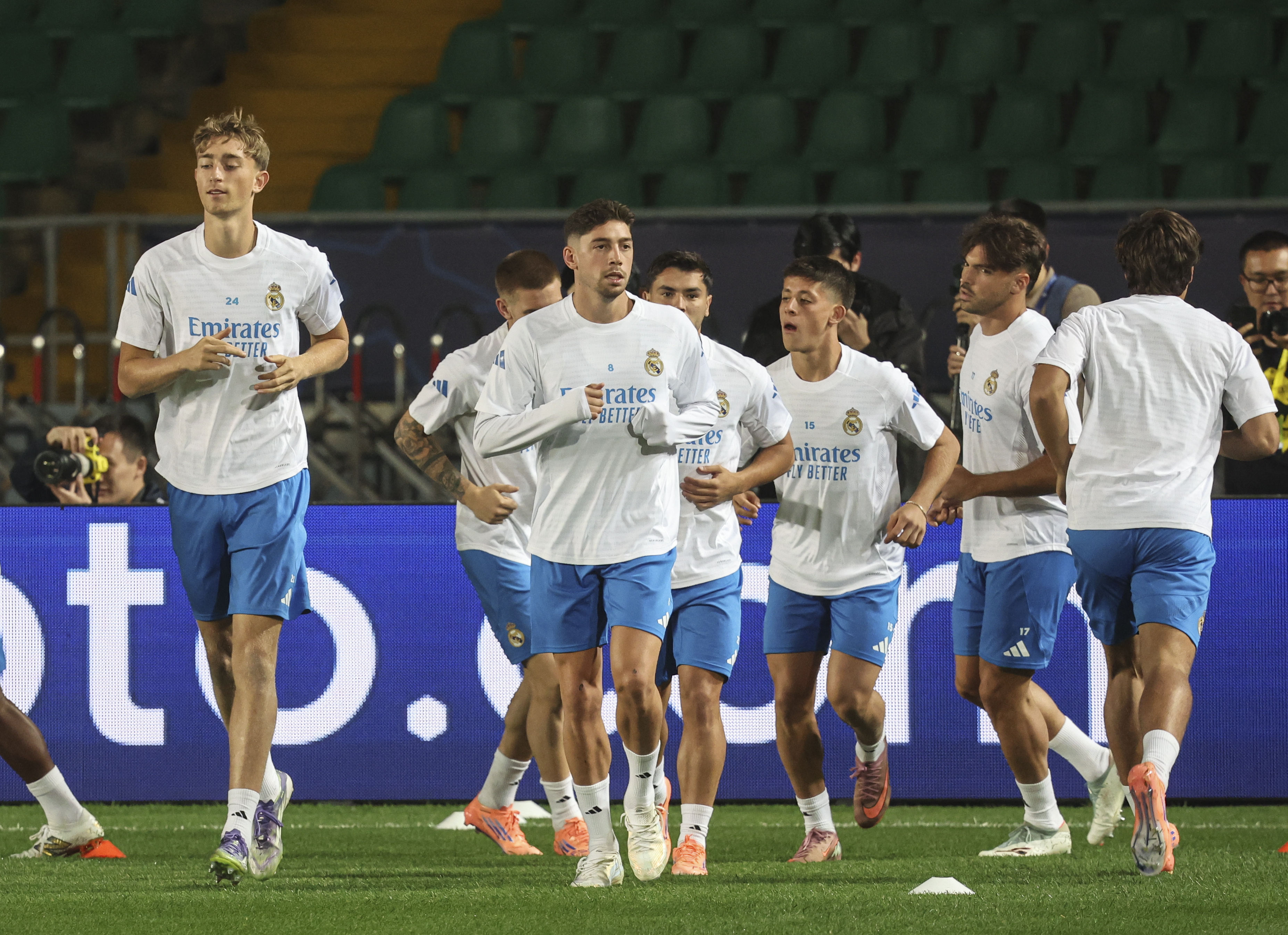 kaiyun-今晚体能课后，勒沃库森豪取连胜备战欧冠，底气十足，更衣室氛围转暖-kaiyun